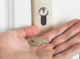 А ви це знали? Чому не можна залишати ключ у замку на ніч